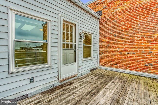 Building Photo - 1233 Battery Ave