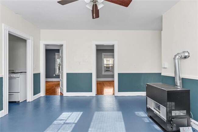 Building Photo - 266 Sayles Ave