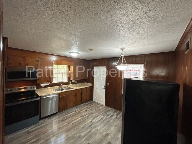 Building Photo - Barony Home