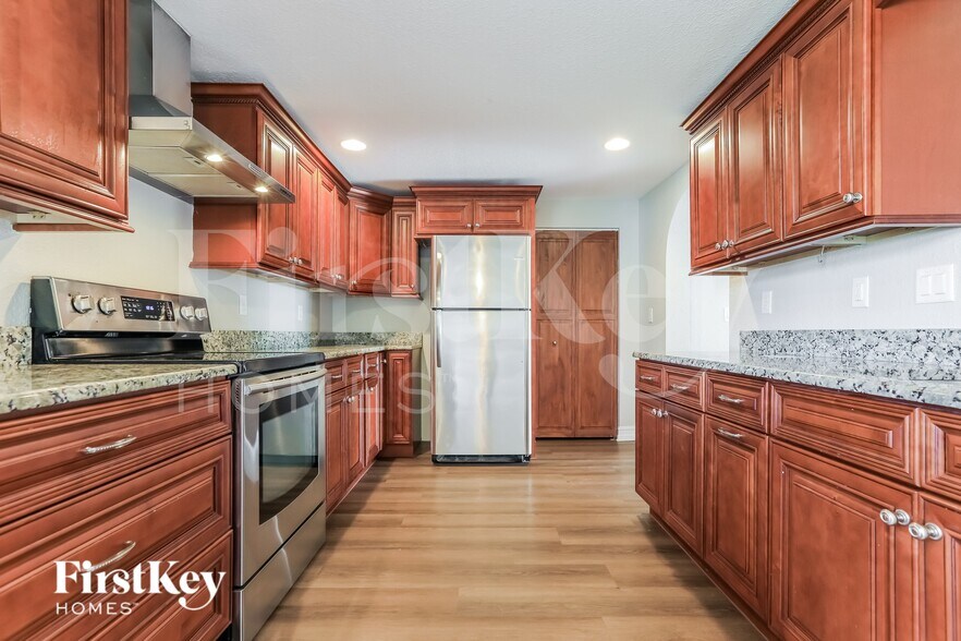 Building Photo - 19242 Edgewater Dr