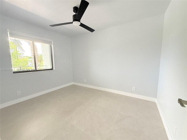 Building Photo - 16511 Blatt Blvd