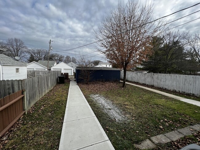 Building Photo - 104 N Brinker Ave