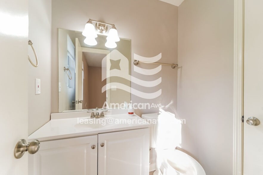 Building Photo - 814 Harvey St