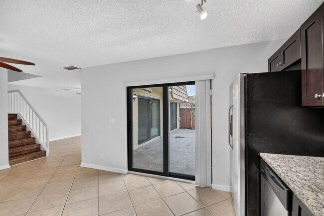 Building Photo - 744 Springdale Cir