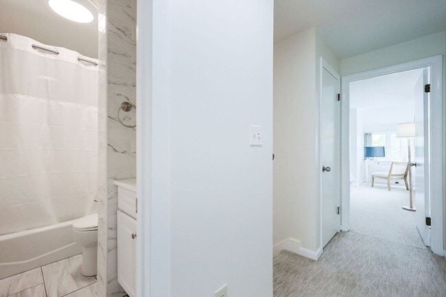 Building Photo - New for 2025! Newly Renovated Winter Renta...