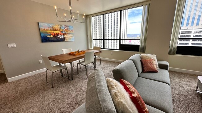 Building Photo - 450 N Arlington Ave