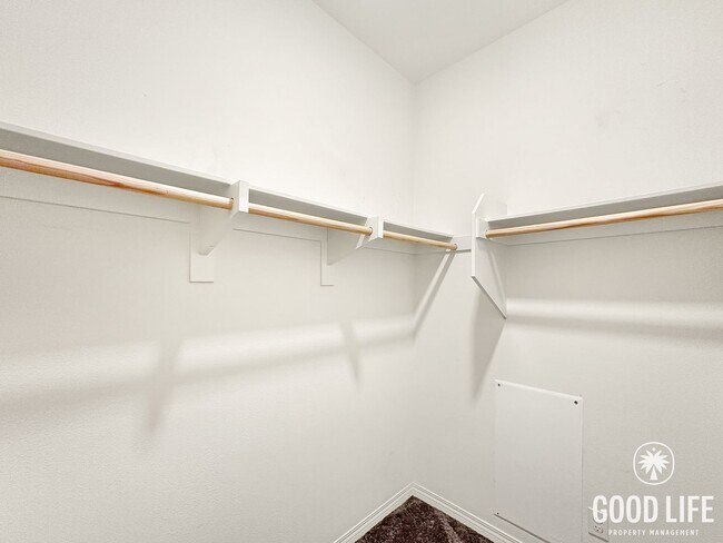 Building Photo - Beautiful 3B/3BA Townhome in Imperial Beach w/ 2-Car Garage & Community Pool!