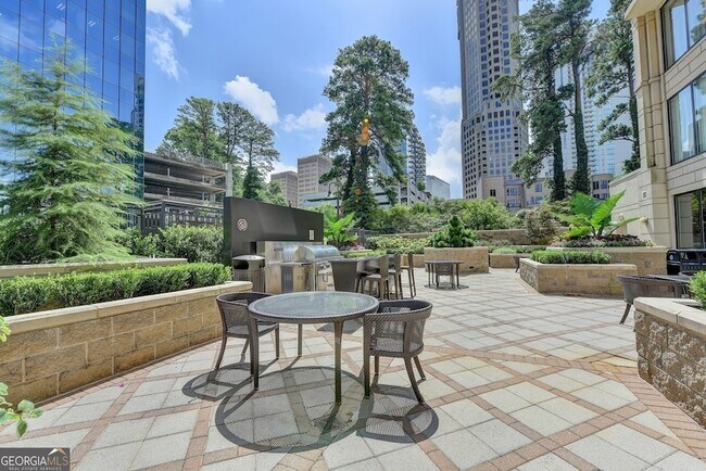 Building Photo - 3445 N Stratford Rd NE