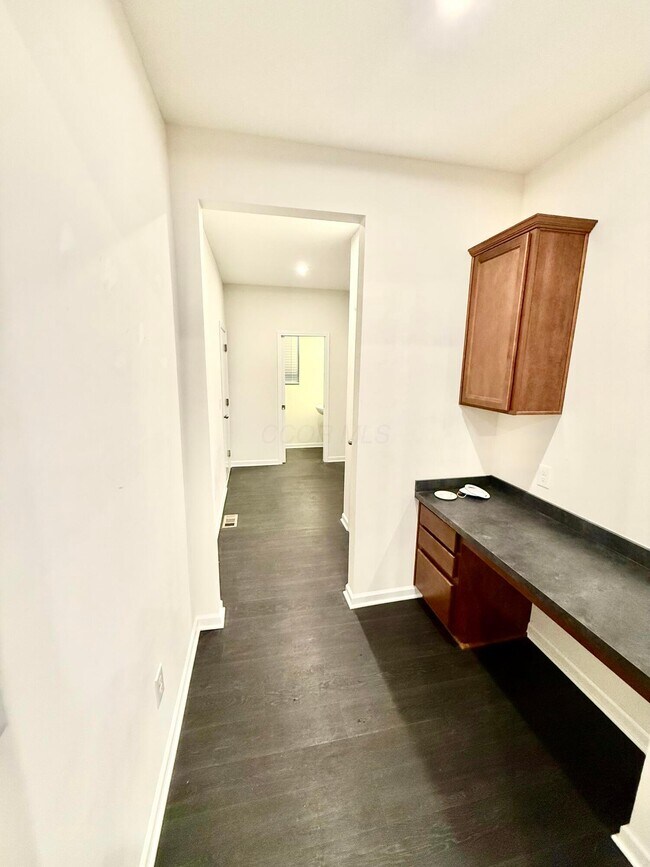 Building Photo - 1916 Pomodoro Dr