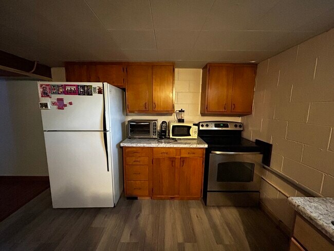 Building Photo - 655 W Ladd Ave