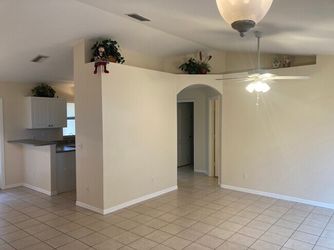 Building Photo - 2465 Tishman Ave