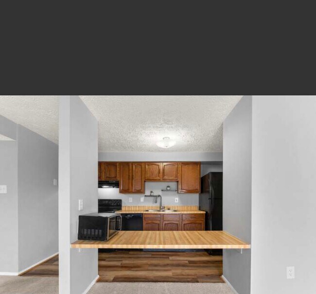 Building Photo - 999 Heather Ridge Dr