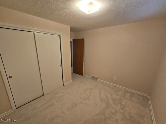 Building Photo - 5229 Evergreen Dr