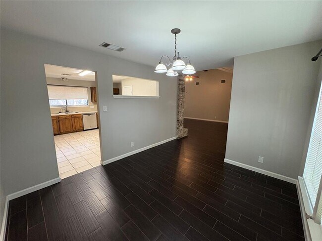 Building Photo - 307 Ridgewood Dr