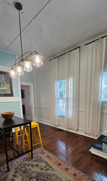 Building Photo - 607 Gaskill St SE