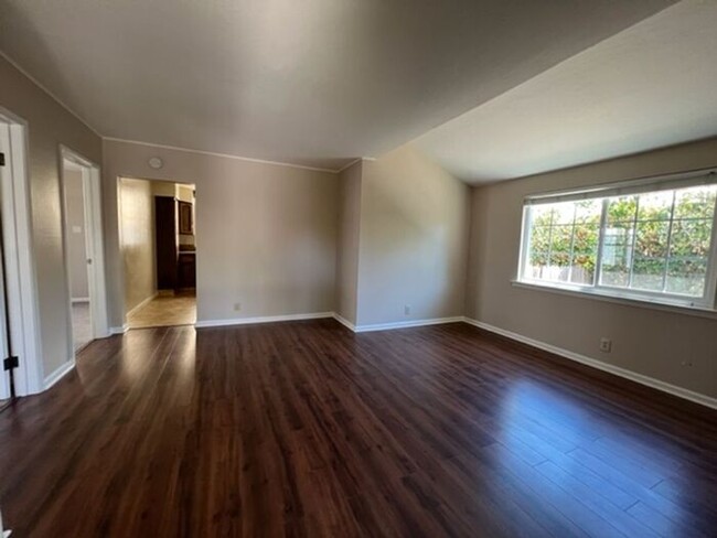 Building Photo - ~*~2BD/1BA Downtown Sunnyvale Charming Hom...