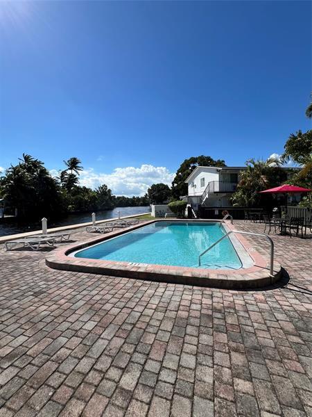 Building Photo - 1818 E Oakland Park Blvd
