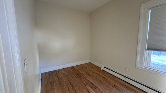 Building Photo - Spacious 2 Bed, 1 Bath Apartment – Portland – $2,199/month