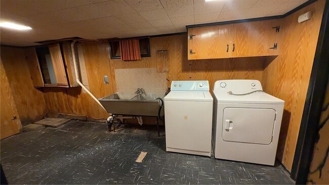 Building Photo - 198 Skycrest Dr