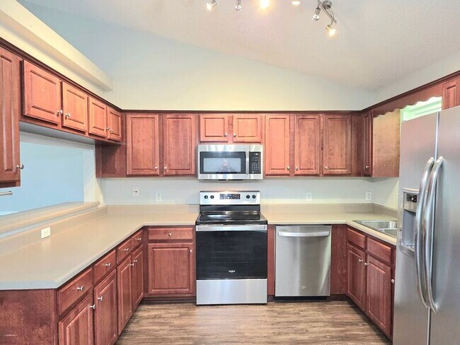 Building Photo - 6607 Woodbury Forest Dr