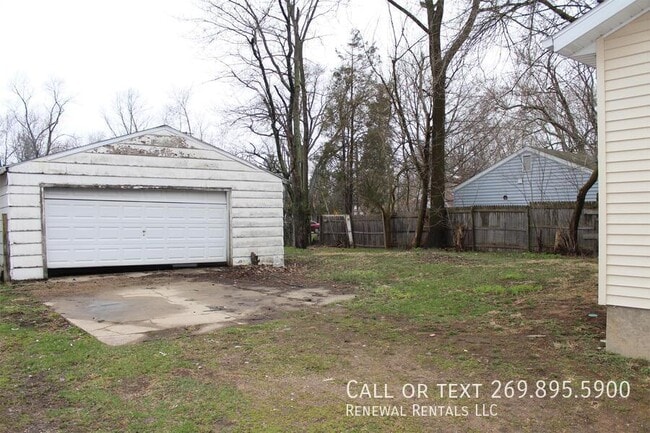 Building Photo - 1519 Baker Dr