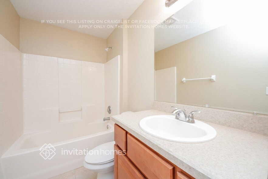 Building Photo - 1911 Summit Oaks Cir