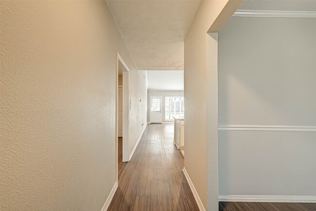 Building Photo - 910 Redway Ln