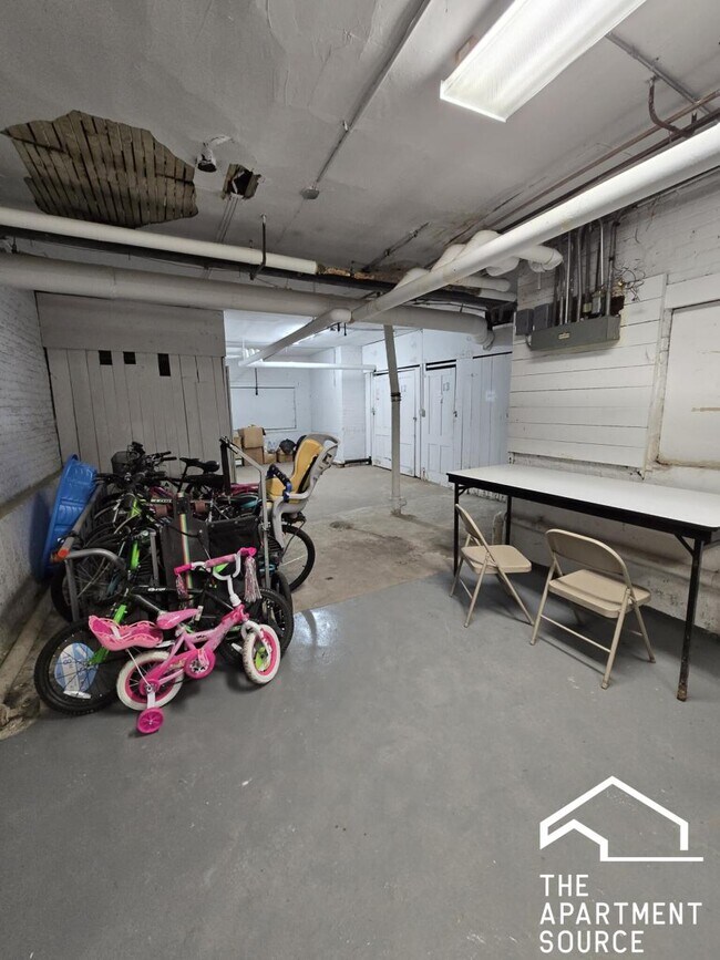 Building Photo - 552 Elmwood Ave