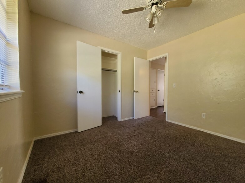 Building Photo - 925 Crown Dr