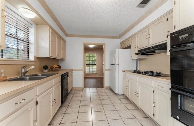 Building Photo - 16945 Ticonderoga Ave