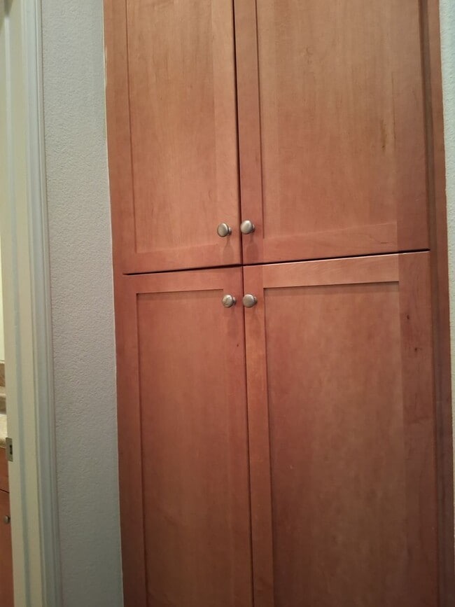 Building Photo - Savannah Terrace 2 BR, 2 BA Unit In Sabre Springs