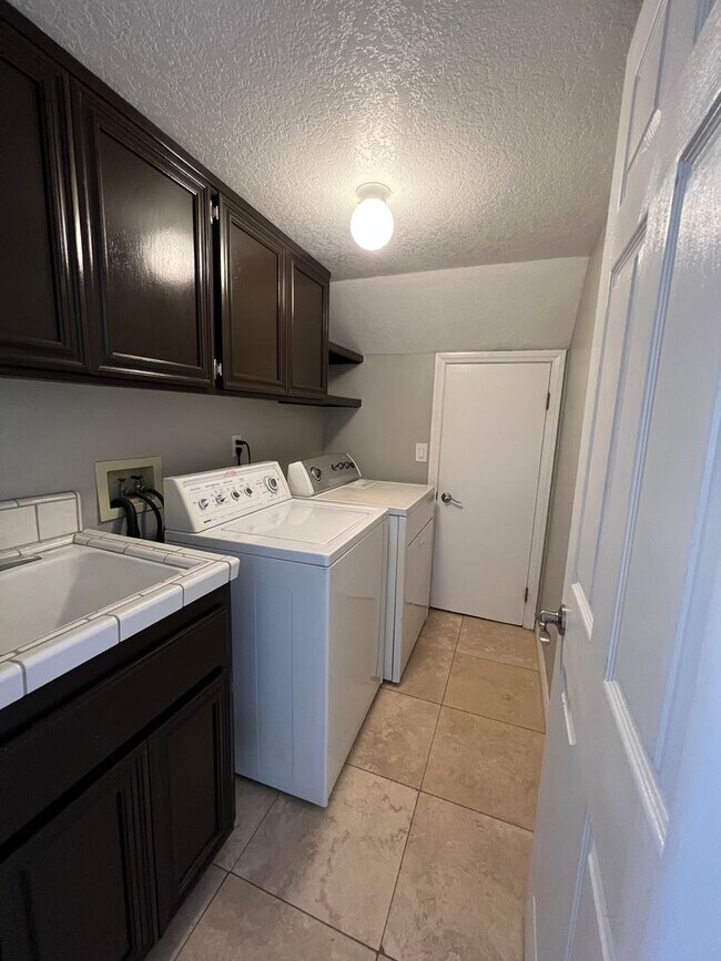 Building Photo - Spring Valley Lake Home