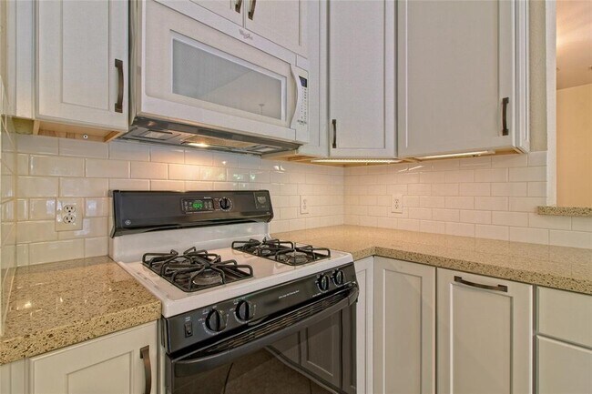 Building Photo - 301 Derby Ln