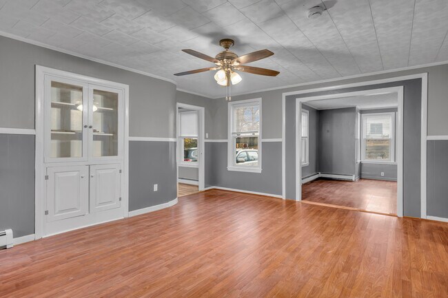 Building Photo - 13 Pacific St