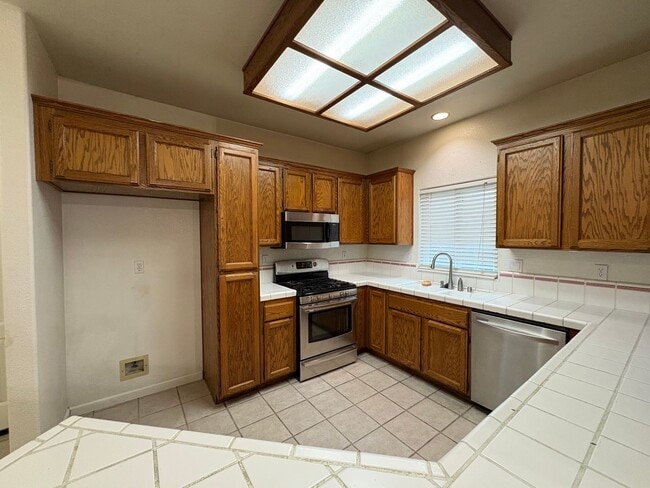 Building Photo - 3 Bedroom Home