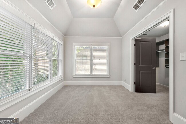 Building Photo - 2041 Mendenhall Cir