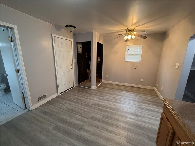 Building Photo - 6324 Montrose St