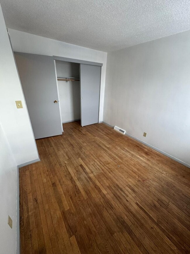 Building Photo - 32-46 Manor Drive - 44