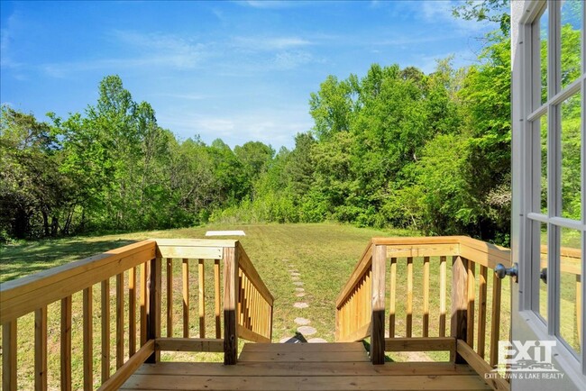 Building Photo - Newly Remodeled 3 Bedroom, 2 Bath Home!