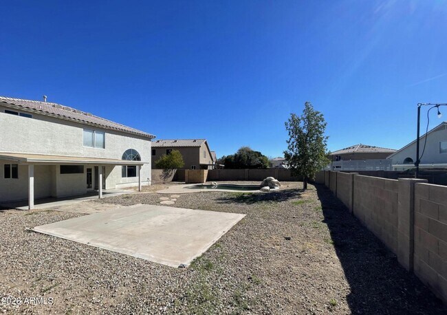 Building Photo - 10925 W Kaler Dr