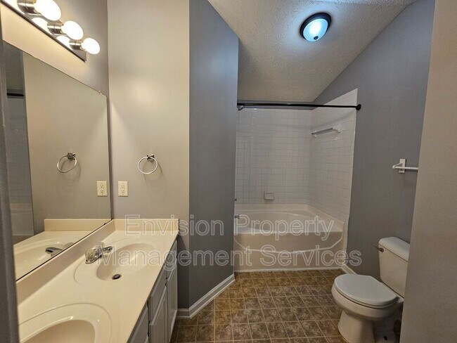 Building Photo - 1243 Blairs Pointe Dr SW