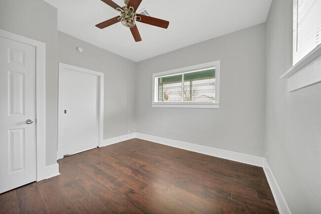Building Photo - 4824 Avenue O 1/2