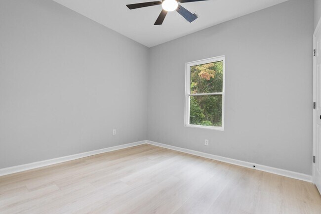 Building Photo - 3106 Hammond Ave