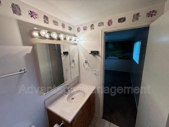 Building Photo - 817 N 470 E