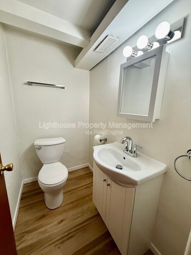 Building Photo - 2108 Woodbine Ave