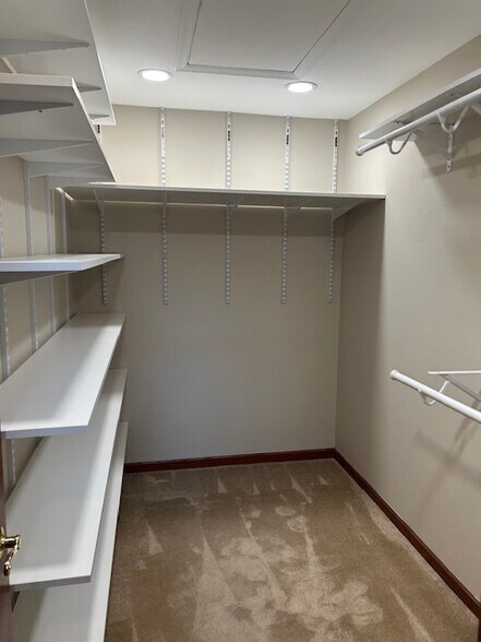 Master Large Closet - 19155 Hi View Dr