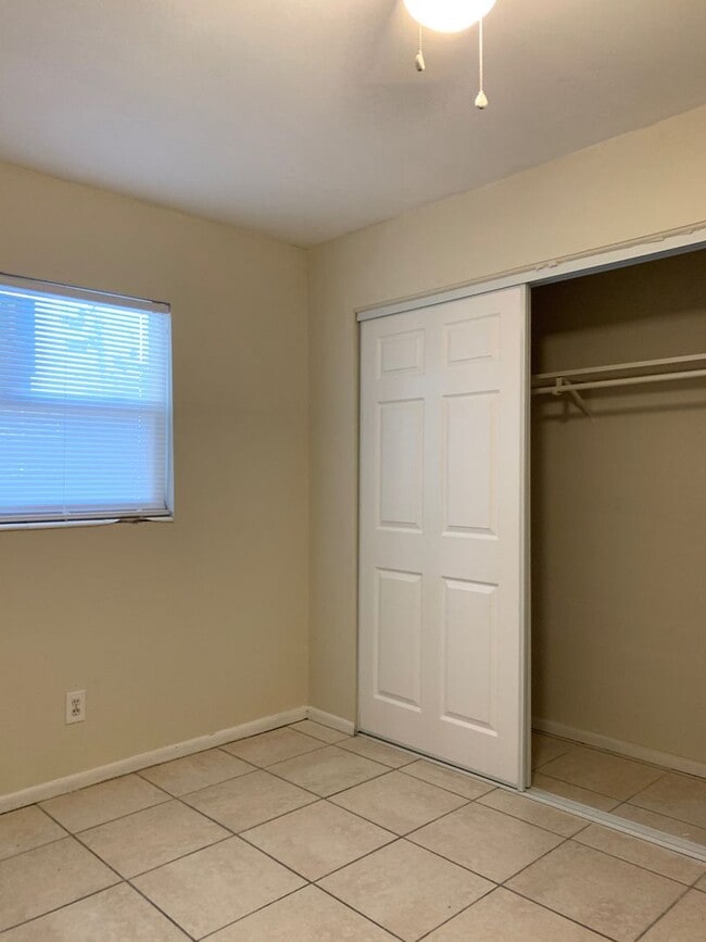 Building Photo - 4bed/2bath Single Family Home $1250/month