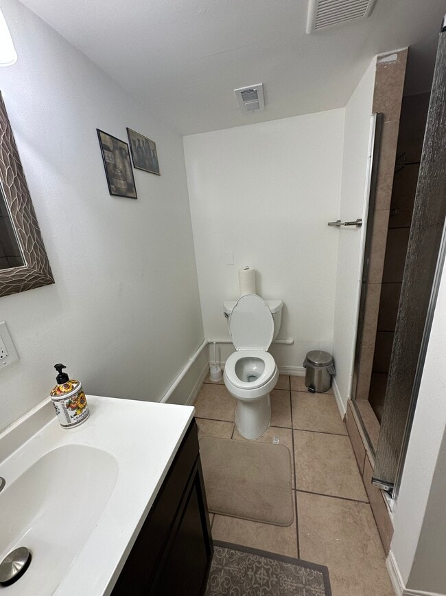 Building Photo - 7063 Pepperidge Cir