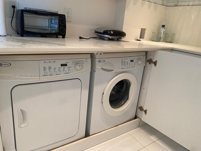 Building Photo - 770 Claughton Island Dr