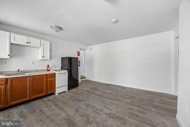 Building Photo - 523 Concord Ave